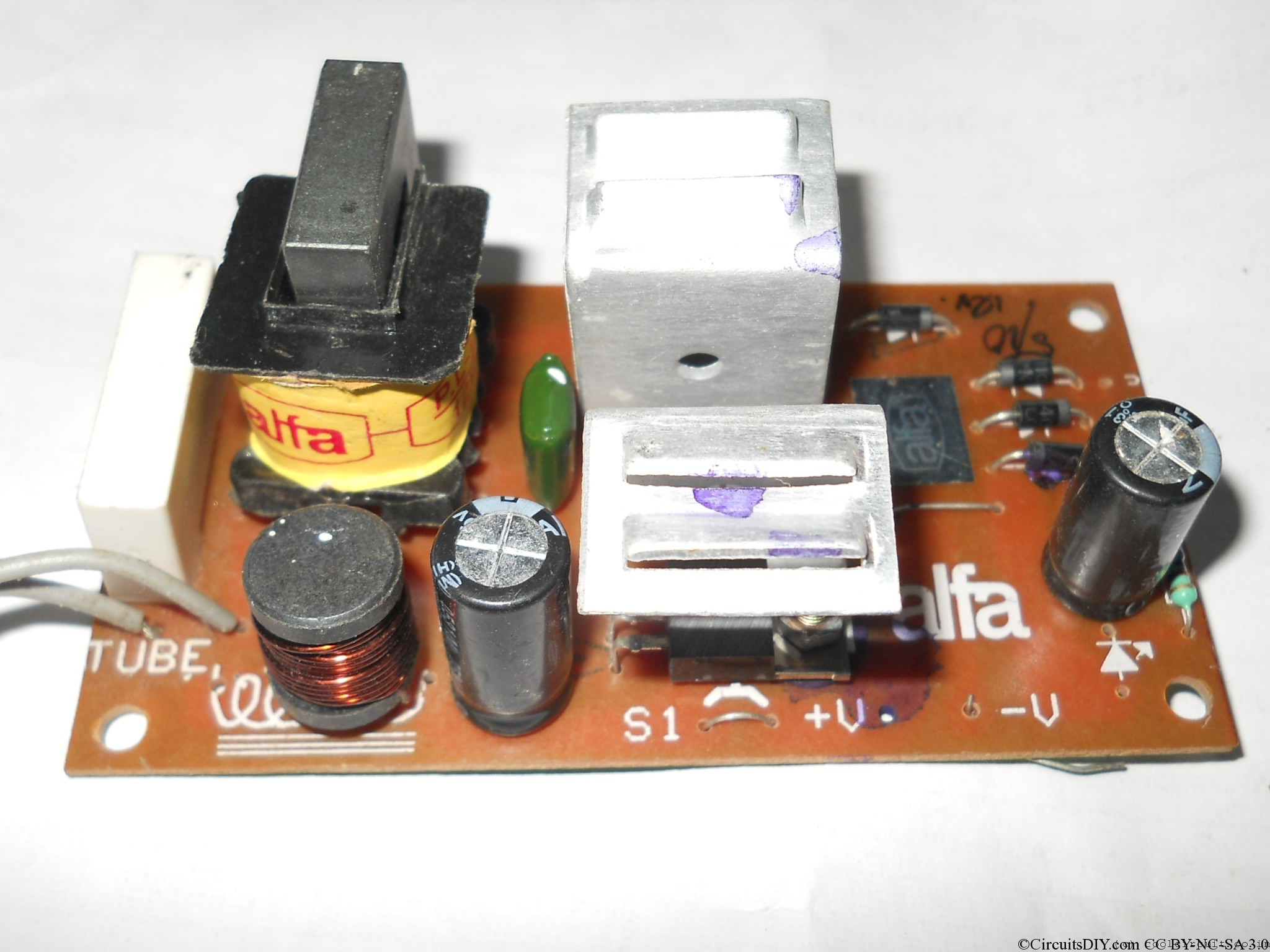 This Simple 20 Watt Home Emergency Tube Light Circuit Uses Very Few Components Yet Is Able To Produce Emergency Lighting Electronic Schematics Circuit Diagram